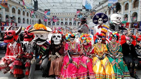 Desfile De Día De Muertos Catrinas Y Calaveras Para Celebrar La