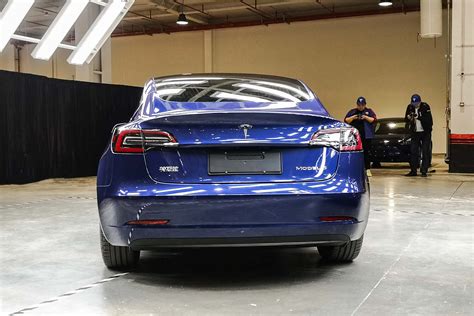 售价 3558 万元 国产特斯拉 Model 3 首次曝光 新浪汽车