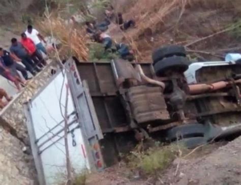 Camión Donde Viajaban Migrantes Cae A Barranco En Chiapas Hay 25 Muertos El Sol De Nayarit