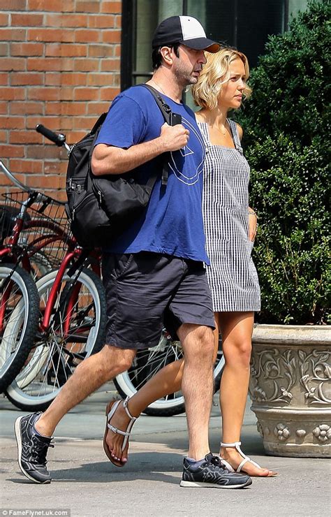 David Schwimmer Makes Rare Appearance With Wife Zoe Buckman For Sex With Strangers Daily Mail