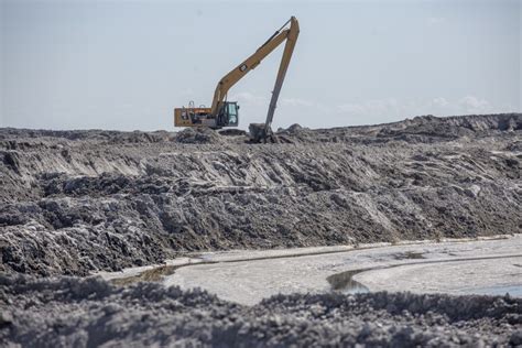 History Of Phosphate Mining In Florida Fraught With Peril Wusf Public