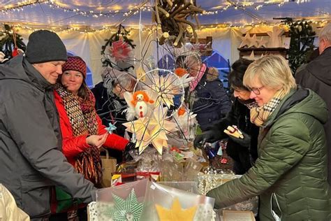 Weihnachtsmarkt Kamen Methler 2022 Die Gewinner Der Tombola Stehen Fest
