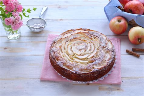 La torta di mele e mascarpone è un'alternativa alla torta di mele classica, in cui però il burro e l'olio vengono sostituiti dal mascarpone. TORTA DI MELE AL MASCARPONE | Fatto in casa da Benedetta ...