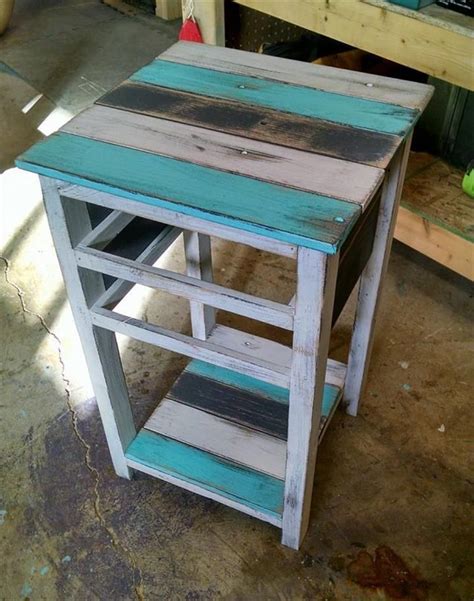 Pallet Night Table Pallet Diy Diy Pallet Projects Wood Pallets