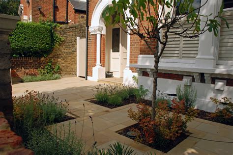 From topiary to footpaths, small patios to big lawns, be inspired by our garden designs. Front Garden Design | Lisa Cox Garden Designs Blog - Part 2