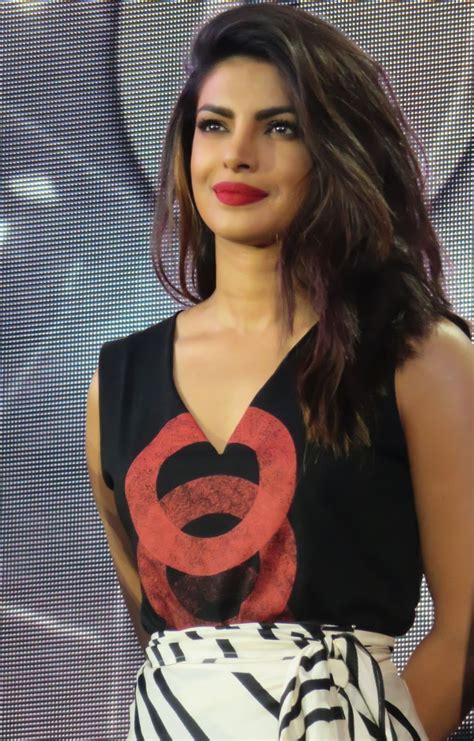 priyanka chopra looks gorgeous as she speaks onstage at global citizen festival 2016 at central
