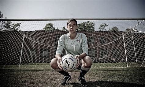 La selección femenina de fútbol de chile, también conocida como la roja femenina, es el equipo representativo de dicho país en las competiciones oficiales de fútbol femenino. Características de un buen Arquero - Comunidad Sport