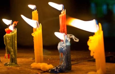 La noche de las velitas en colombia arroja un informe parcial de quemados por pólvora de 12 personas, la mitad de ellos 6. 7 costumbres colombianas que se hacen en la Noche de Velitas