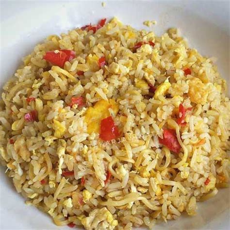 Siapkan terlebih dahulu bumbu dan bahan utama. 4 Resep Nasi Goreng Rumahan Sederhana Enak Gurih dan Super ...