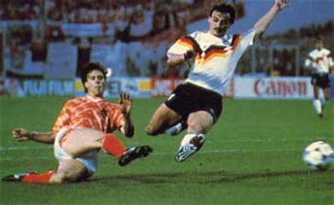 The uefa euro 1988 final was a football match played on 25 june 1988 to determine the winner of uefa euro 1988. Altijd weer dat shirt van Olaf Thon - Duitsland Instituut