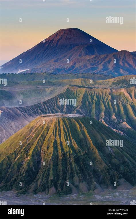 Mount Bromo Indonesia Fotos Und Bildmaterial In Hoher Auflösung Alamy