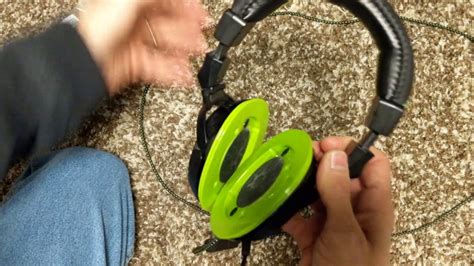 How To Remove And Replace The Ear Pads For A Turtle Beach Headset Youtube