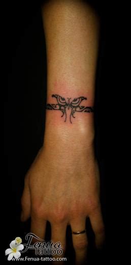 Ce tatouage artistique représente un bracelet stylisé. 160°) bracelet papillon polynesien - tatouage Polynésien ...