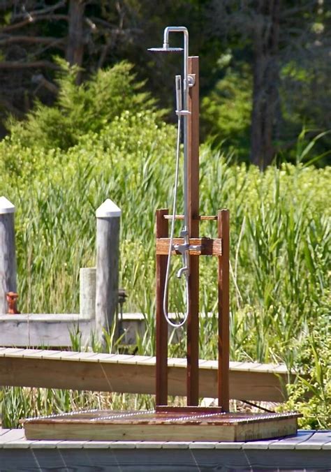 20 Outdoor Showers For Your Lake Or Poolside Home