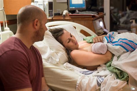 Pictured Dramatic Moment Mum Gives Birth In Hospital Corridor New