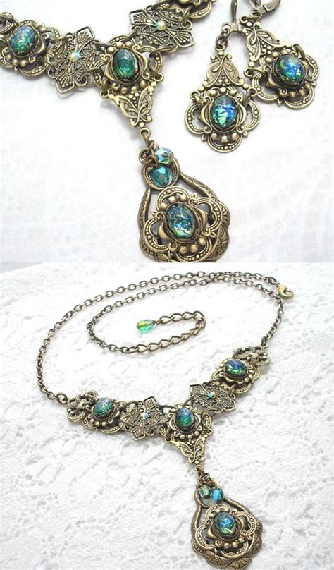 Because jewelry happened to be one of victoria's favorite realms, her exquisite the late victorian period, from 1880 to 1901, was characterized by a return to more whimsical, buoyant designs. victorian jewelry women | ... Victorian Jewelry Styles ...