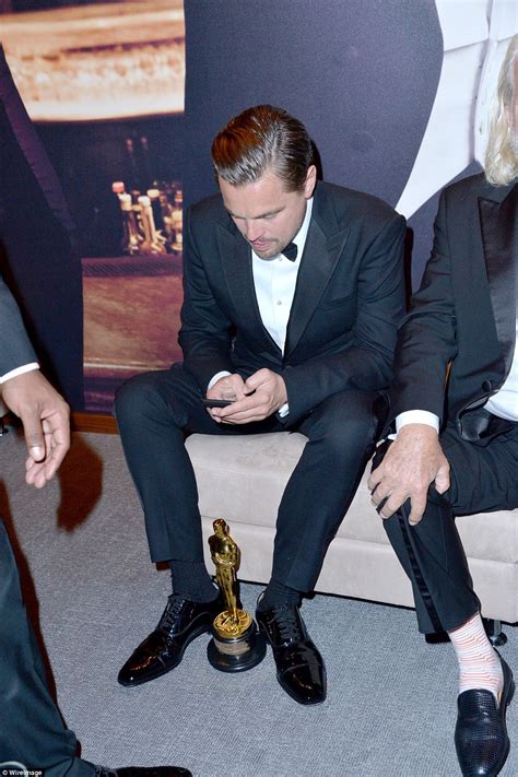 Leonardo Dicaprio Celebrates Oscars 2016 Best Actor Award For The Revenant Daily Mail Online