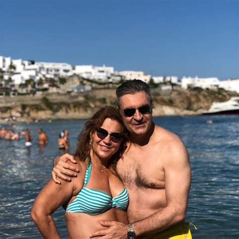 Πόσταρε βίντεο στο instagram εντελώς αμακιγιάριστη και χωρίς φίλτρα να βάφει τα μαλλιά της και. Δέσποινα Μοιραράκη: Δημοσίευσε φωτογραφίες της με μπικίνι ...