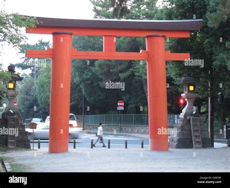 Puerta Japonesa Roja Fotografías E Imágenes De Alta Resolución Alamy