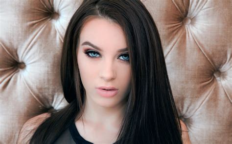 Download Wallpaper Girl Look Model Lips Face Eyes Brunette Lana