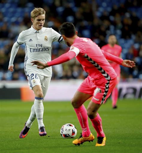 Ødegaard has, however, enjoyed plenty of time on the pitch during various loan spells, most impressively notching seven goals and nine assists across all competitions in a wonderful 2019/20. Das Supertalent Martin Ödegaard - verloren gegangen ...