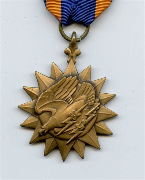 Ww2 Cased Air Medal With Oak Leaf Cluster Chasing Militaria