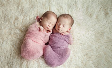 Foto Bayi Kembar 10 Tanda Ibu Hamil Sedang Mengandung Anak Bayi