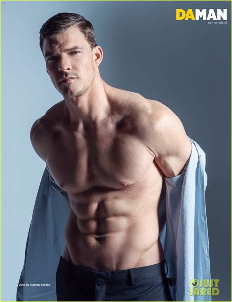 Alan Ritchson Bares Ripped Shirtless Body Hombres Guapos Hot Sex Picture