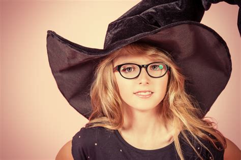 5 Eye Catching Costumes With Glasses For This Years Halloween