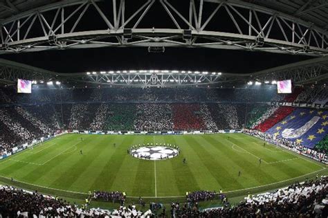 2017 new logo juventus wallpaper for iphone 7 | 2021 live wallpaper hd. Juventus, riapre la Curva Sud: stadio pieno per la festa ...