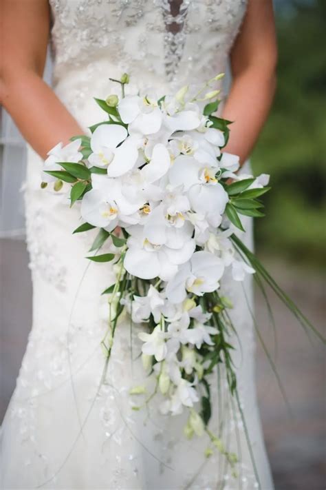 27 Stunning Cascading Bouquets For Every Type Of Wedding White
