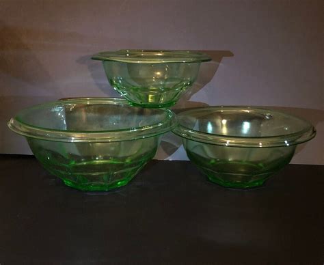 Hazel Atlas Uranium Glass Nesting Bowls Set Of Three Etsy