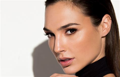 Actress Gal Gadot Discovers Wonder Womans Powder In Costume