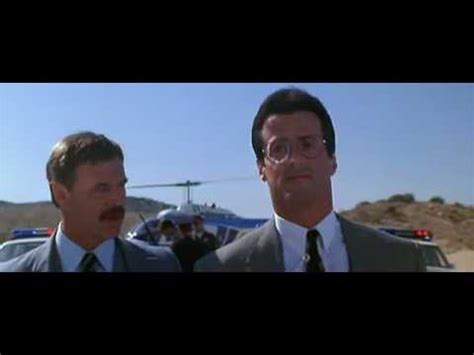 Police officers ray tango and gabe cash are narcotics experts, who, while both being extremely successful, can't stand each other. TANGO & CASH - Inizio - YouTube