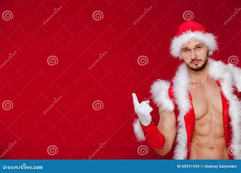 Homem Muscular Sexy No Uniforme De Santa Natal Novo Foto De Stock Imagem De Vestido Corpo