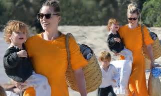 Melissa George Enjoys Day At The Beach With Her Sons Daily Mail Online