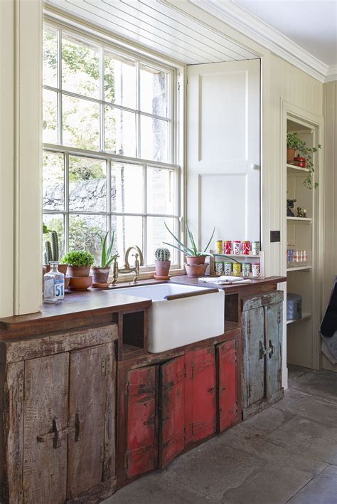 With all the pots, pans, utensils, appliances, glasses, plates, cups and containers that you need to somehow keep in a single room, it's no wonder some people end up with stuff they don't get to see. How to design a vintage kitchen | Freestanding kitchen ...