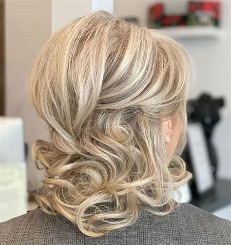 30 Gorgeous Mother Of The Bride Hairstyles For 2020