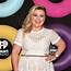 Kelly Clarkson Just Proved She’s The BEST At Pregnancy Announcements 