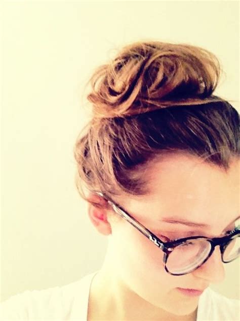 Girls With Messy Bun And Good Nerdy Glasses Are The Best サングラス