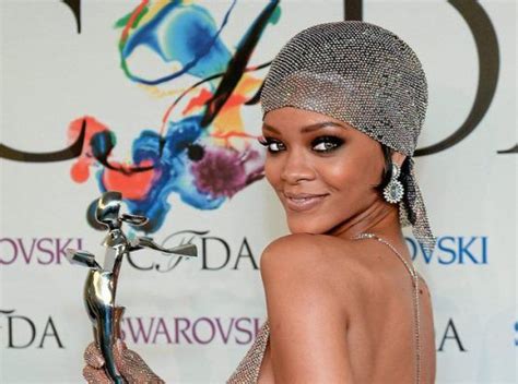 Rihanna Honored For Style At Annual Fashion Awards The Mercury