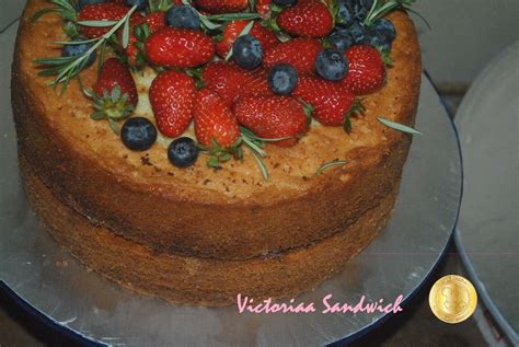 Mary has adapted the traditional victoria sponge recipe for her new book, fast cakes: PATYSKITCHEN: MARY BERRY'S VICTORIA SANDWICH