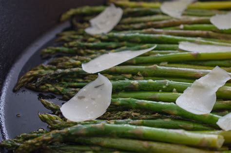 Drain off excess oil, and sprinkle with parmesan cheese, salt and pepper. Sauteed Asparagus with Garlic and Parmesan | Recipe ...