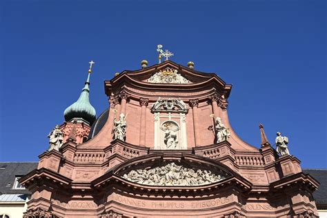 Die wichtigste sehenswürdigkeit in würzburg ist ohne frage die residenz samt dem zugehörigen hofgarten. Würzburg: Sehenswürdigkeiten & Highlights - People Abroad