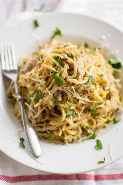 These slow cooker pasta recipes are comfort food classics like stuffed shells, spaghetti and meatballs, chili mac and this is just one reason why slow cooker pasta recipes are my favorite. Slow Cooker Simple Chicken Spaghetti - Slow Cooker Gourmet