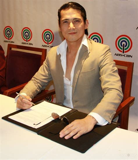 Learn how rich is he in this year and how he spends money? PHOTOS: Robin Padilla signs a two-year contract with the ...
