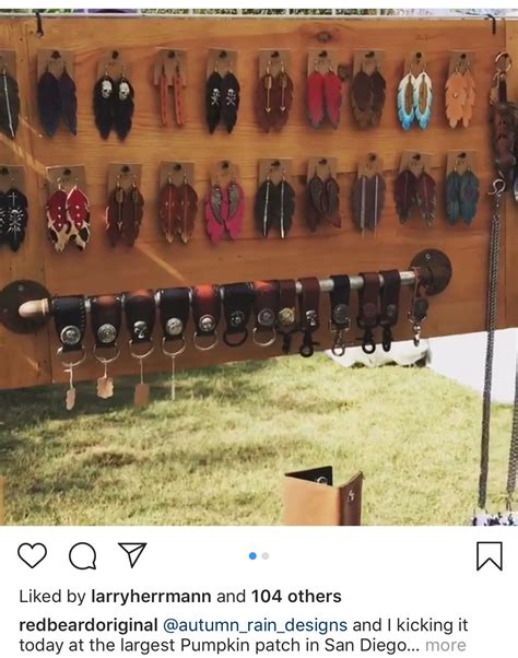 Super nice display of hand crafted leather goods | Craft show displays