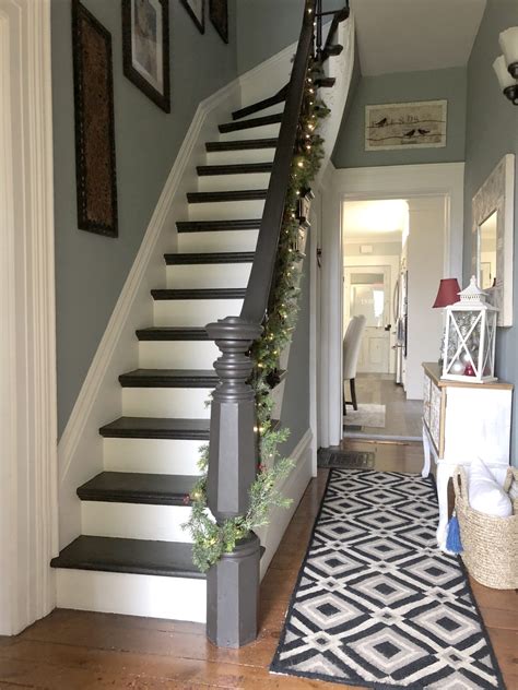 From glass panels to wrought iron balusters, there are many stair railing find ideas and inspiration in these photos that will help you choose the right material for your staircase. Century Old Farmhouse Christmas ⋆ Designs By Karan