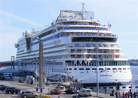 Kieler Hafen Begrüßt Mit Der Aidaluna Erstmals Ein Zweites