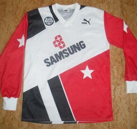 È possibile confrontare entrambe le squadre sul sito: magic football » Blog Archive » Maglie da ricordare ...
